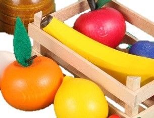 Set Holzobst mit Obststeigen, 24 teilig Beck Holzspielzeug.